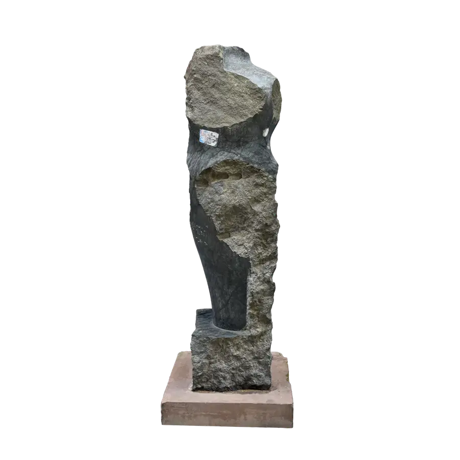 Steinbewachsene Torsi